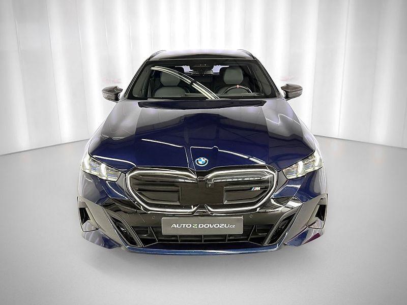 BMW Ostatní M60 xDrive - fotka 3 z 39