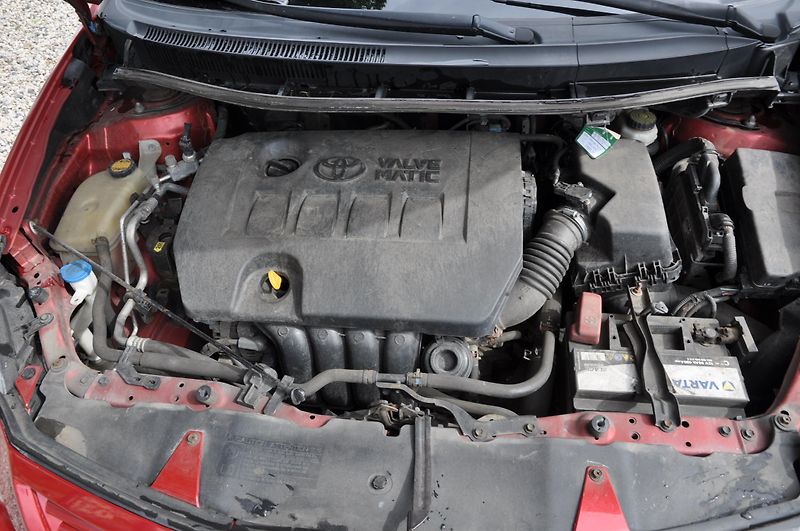 Toyota Auris 1.6 ValveMatic 97kW - fotka 9 z 14