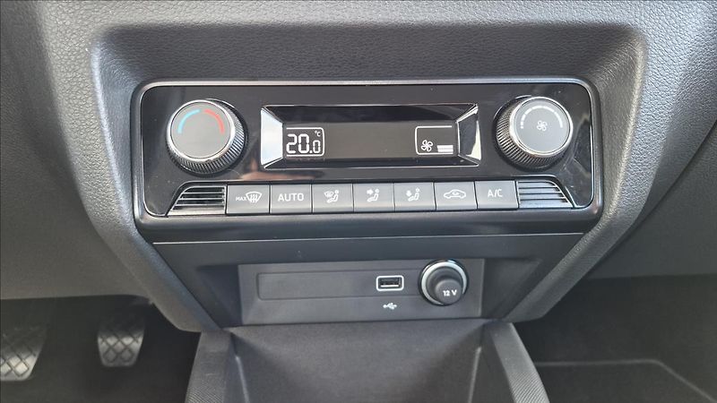 Škoda Fabia 1,0 TSi 70 Kw kombi Ambition - fotka 16 z 23