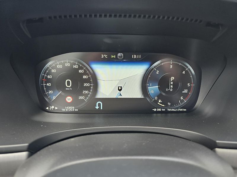 Volvo V90 D4 2,0 140kW 4x4 DPH MOMENTUM - fotka 25 z 45