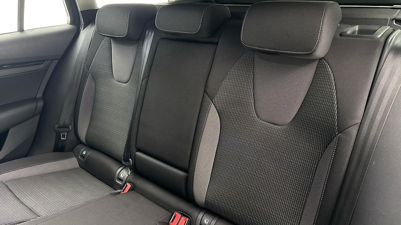 Škoda Octavia 2.0 TDI Ambition Combi - fotka 16 z 23