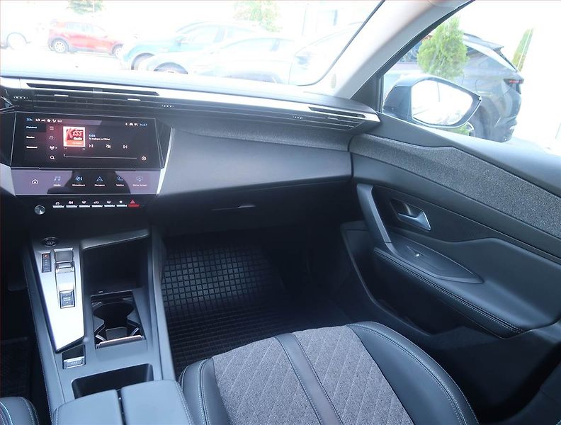 Peugeot 408 (2025) 1.2 PureTech - fotka 8 z 16
