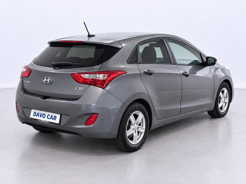 Hyundai i30 1,4 CVVT 73KW NAVI ORIG. ALU - fotka 8 z 27