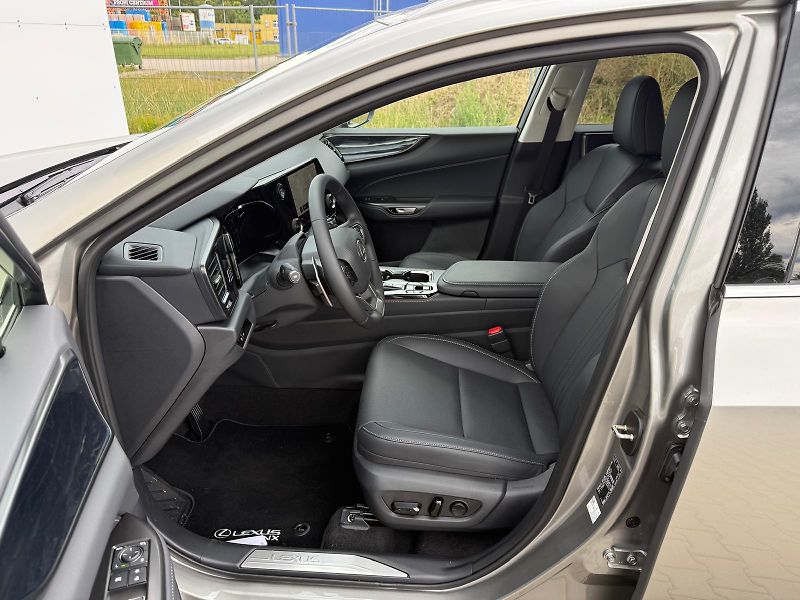 Lexus NX 350h 2,5 HSD e-CVT Executive 4×4 E- - fotka 11 z 29