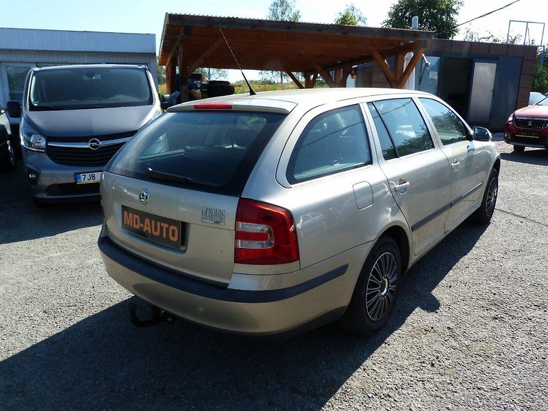 Škoda Octavia 1.6 MPI - fotka 5 z 15