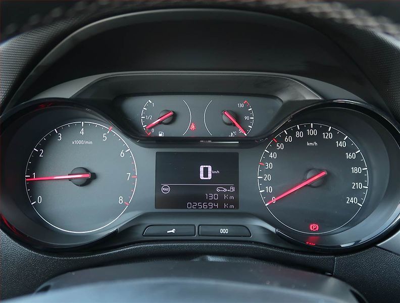 Opel Crossland X (2021) Enjoy 1.2, ČR,1.maj - fotka 11 z 19