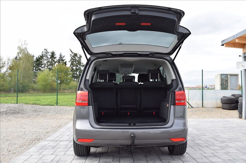 Volkswagen Touran 1,6 d 77KW BIXENON TAŽNÉ - fotka 14 z 40