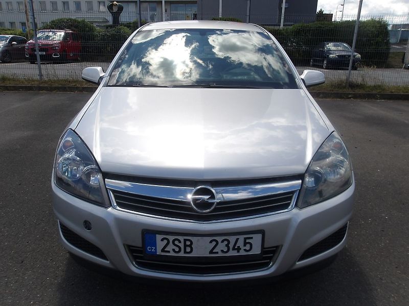 Opel Astra 1,6 16V - fotka 2 z 26