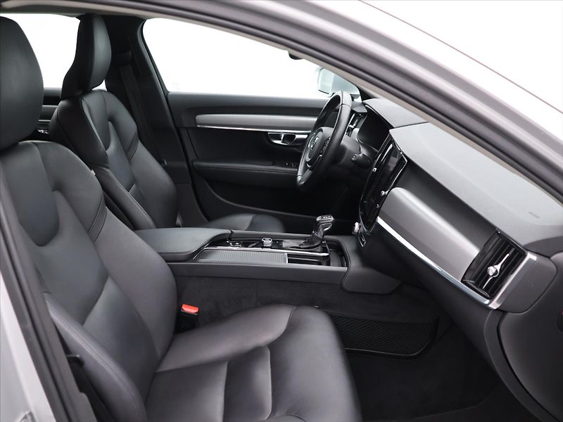 Volvo V90 2,0 T5 184kW Momentum CZ DPH - fotka 12 z 36