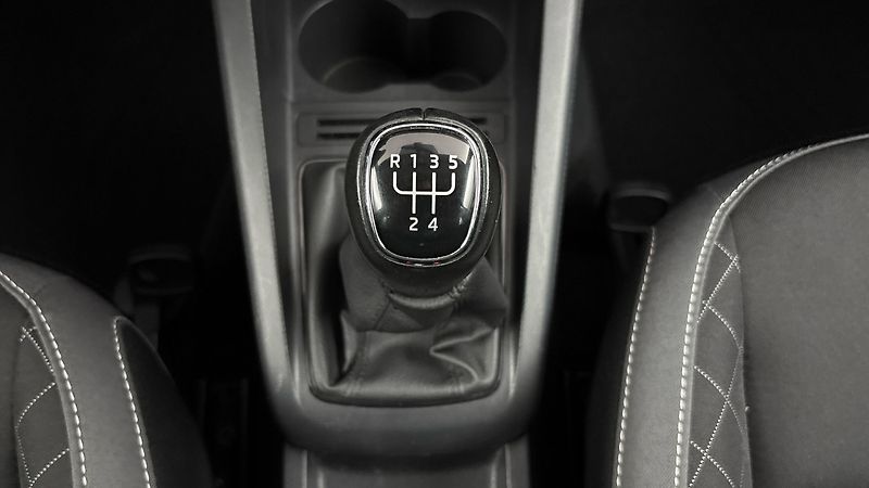 Škoda Fabia 1.0 TSI Black Combi - fotka 24 z 24