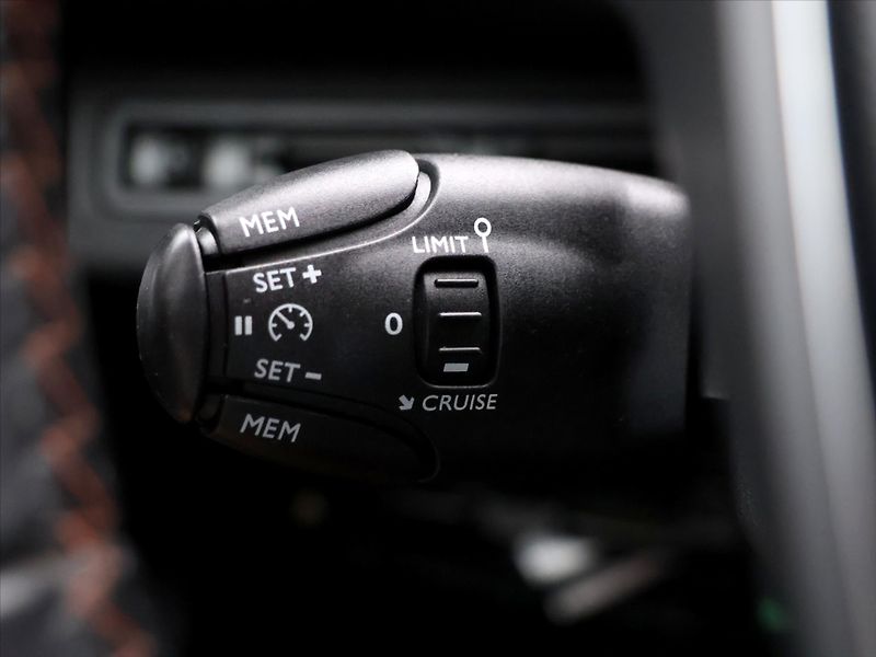 Peugeot 3008 1,2 PT 96kW Aut.klima CZ Serv. - fotka 20 z 36