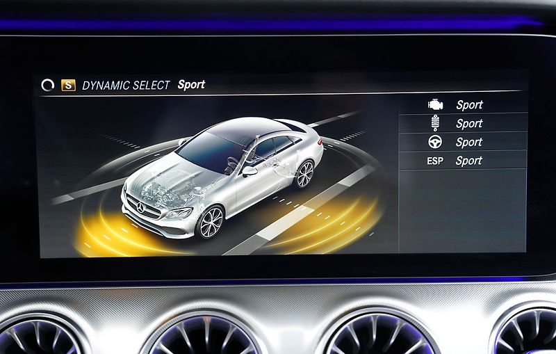 Mercedes-Benz Třídy E E 450 AMG 4Matic+, 370PS - fotka 38 z 43