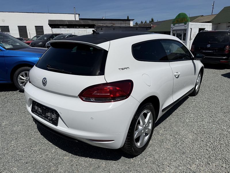 Volkswagen Scirocco 2.0 TDI DSG SPORT 125KW - fotka 6 z 13