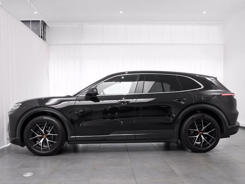 Porsche Cayenne Electric 360 HuD Display spol. - fotka 4 z 24
