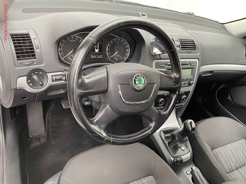 Škoda Octavia (2011) 1.6 TDi, ČR, Elegance - fotka 11 z 15