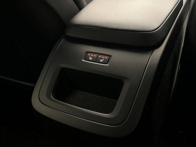 Volvo XC60 B4 MOMENTUM - fotka 21 z 46