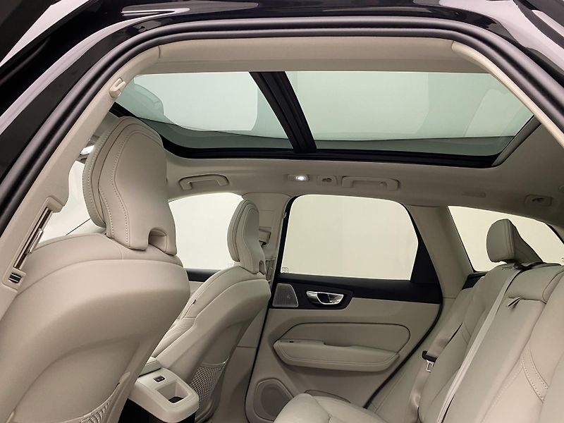 Volvo XC60 T8 AWD RECHARGE DARK ULTRA CZ - fotka 33 z 67