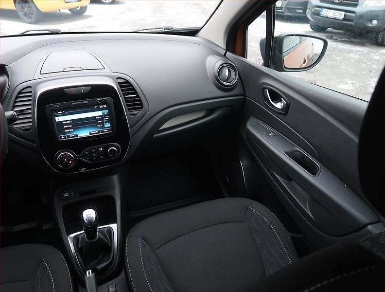 Renault Captur (2018) Limited 0.9 TCe, Serv.kniha - fotka 8 z 21