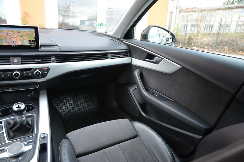 Audi A4 (2017) 2.0 TDi 110kW / NAVI / XENON - fotka 25 z 46
