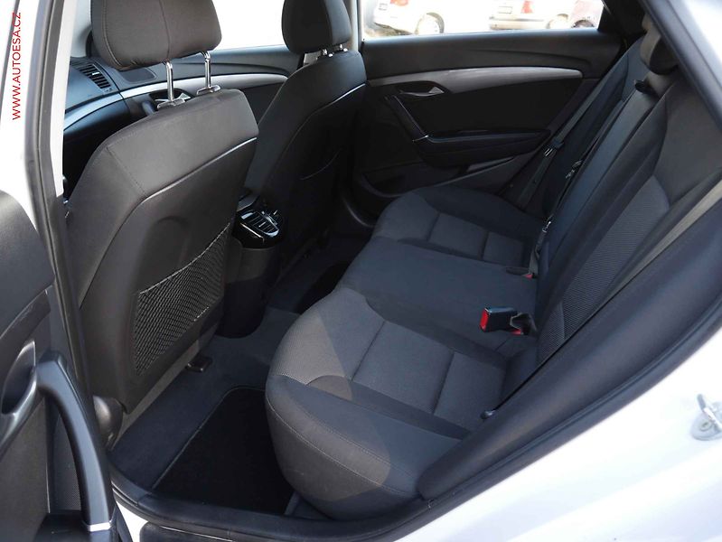 Hyundai i40 (2016) 1.6GDi, Xenon, AC - fotka 10 z 17