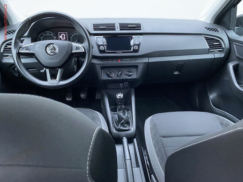 Škoda Fabia (2019) 1.0 TSi, Ambition, park. - fotka 8 z 17