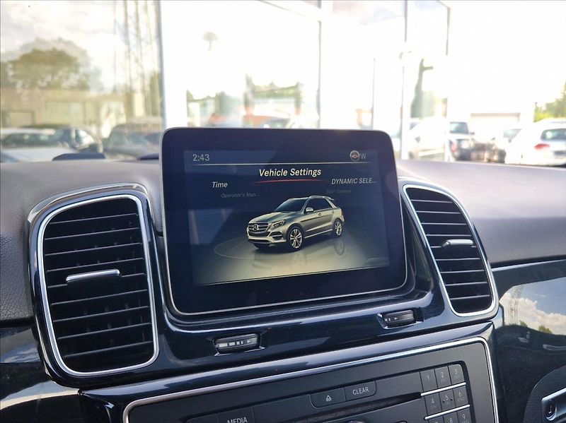 Mercedes-Benz GLE 3,0 i AMG 270kW 4MATIC PANORAM - fotka 31 z 50