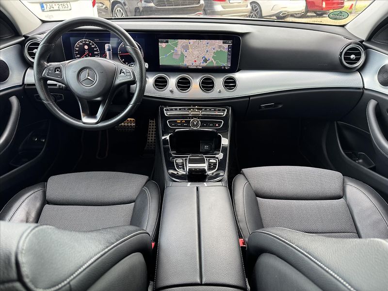 Mercedes-Benz Třídy E E 220d 4M All-terrain - fotka 20 z 33