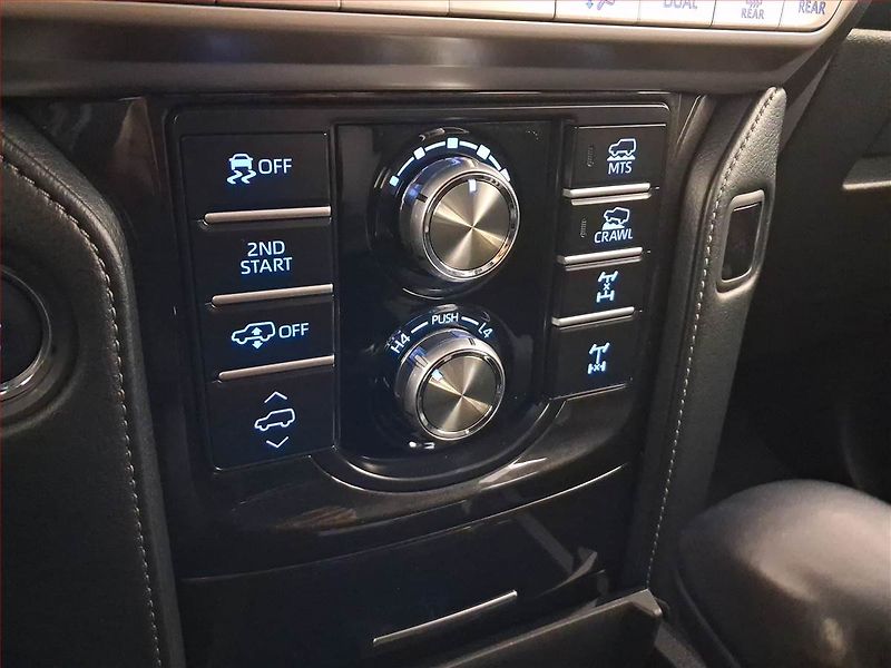 Toyota Land Cruiser (2023) 2.8 D-4D - fotka 26 z 28