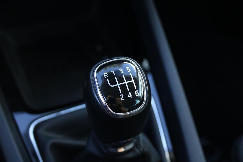 Škoda Octavia 2.0TDi STYLE 1.MAJ ČR. - fotka 17 z 24