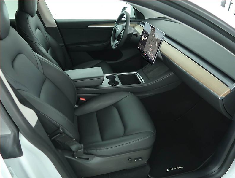 Tesla Model Y (2021) Long Range AWD 75kWh, SoH 92% - fotka 9 z 30