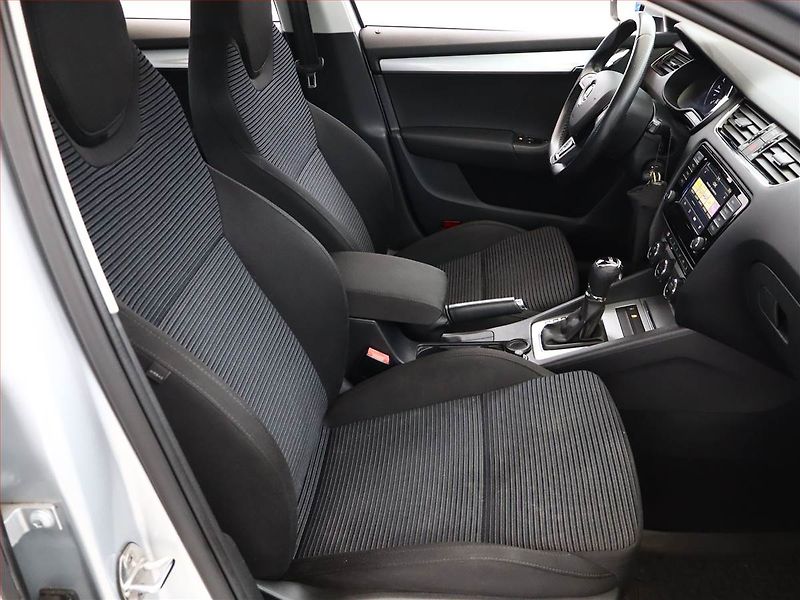 Škoda Octavia (2015) Elegance 2.0 TDI, Automat - fotka 7 z 15