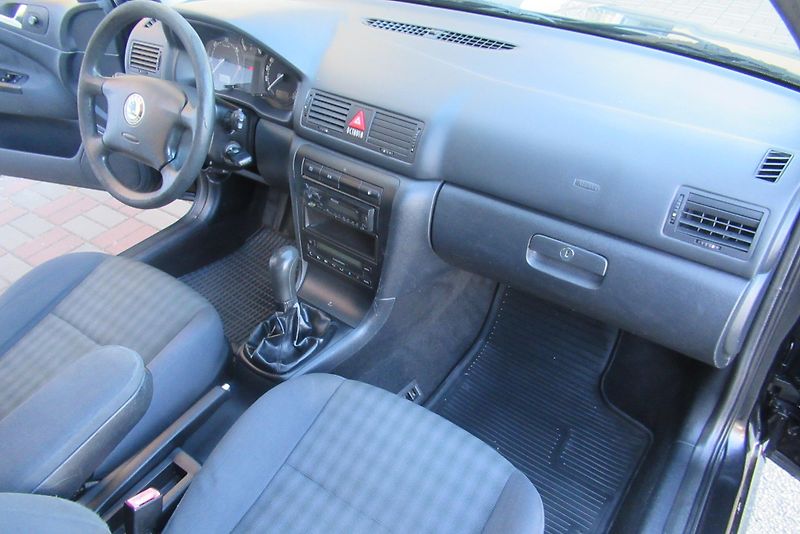 Škoda Octavia 1.9 TDi TOUR AUT. KLIMA TAŽNÉ - fotka 11 z 19