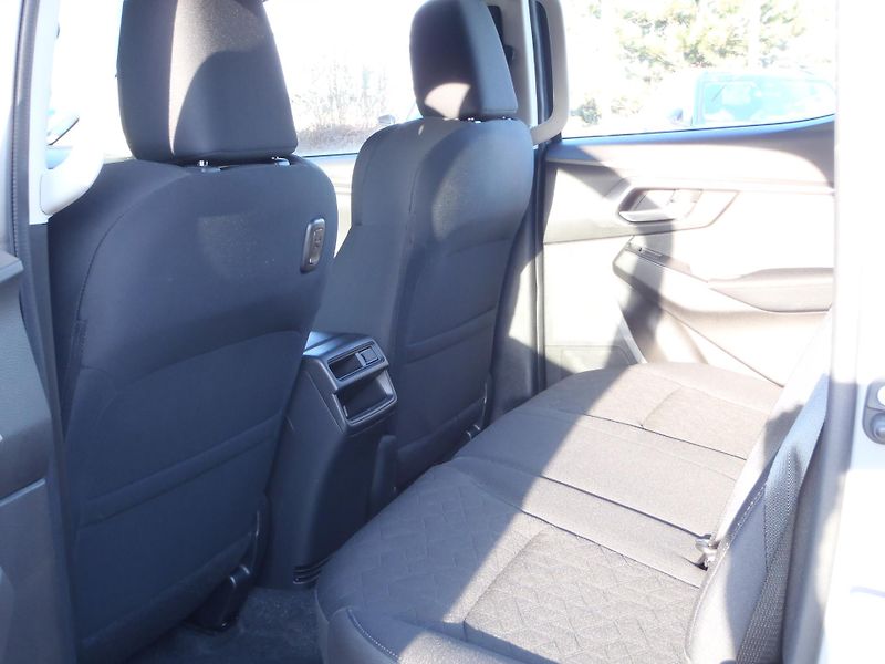 Isuzu D-Max Double Cab LS - fotka 11 z 25