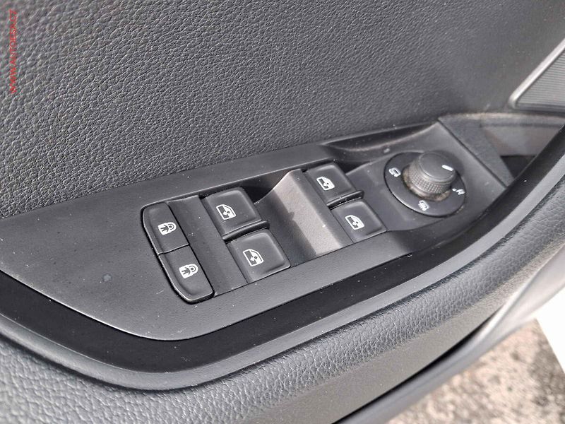 Škoda Superb (2018) 2.0TDi, Style, STK9/28 - fotka 13 z 19