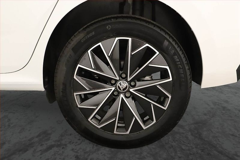 Škoda Kamiq (2024) 1.0 TSI, DRIVE, Full LED - fotka 11 z 19