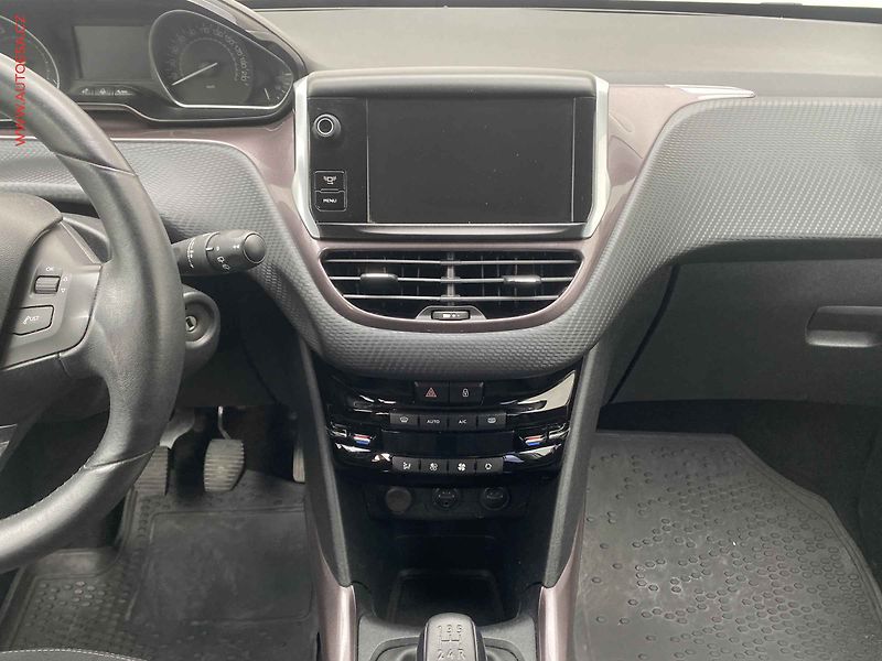 Peugeot 2008 (2014) 1.6 VTi, 2.maj,ČR, Active - fotka 12 z 19