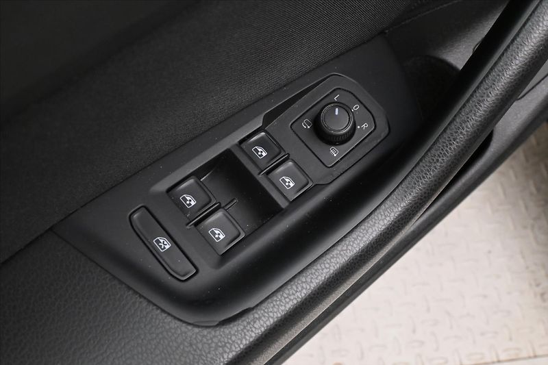 Volkswagen Passat 2,0 TDI 110kW DSG Business Zár - fotka 22 z 27