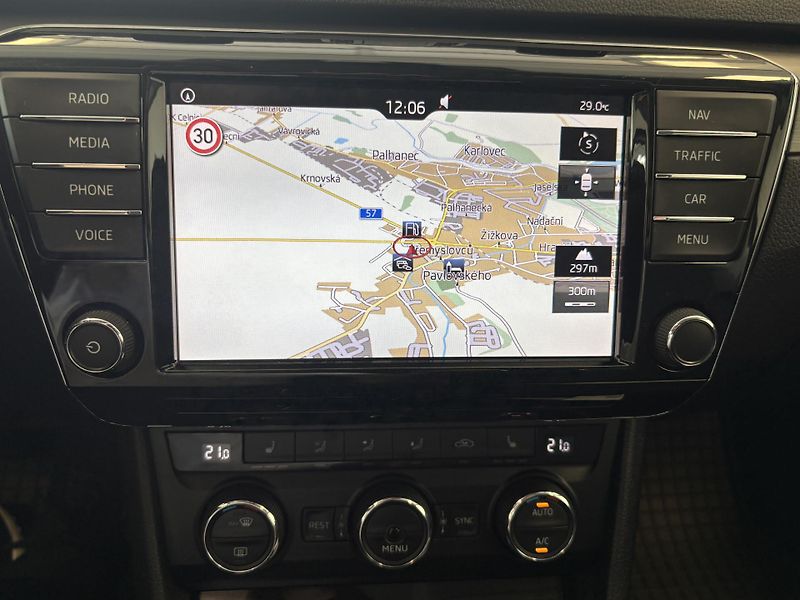 Škoda Superb Combi 1.6 TDI STYLE 88 kW M6F - fotka 13 z 30