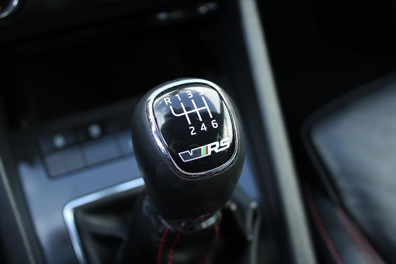 Škoda Octavia RS 2.0 TDI 135kW XENONY ČR - fotka 23 z 26