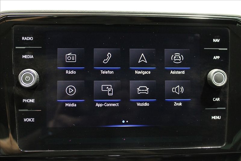 Volkswagen Passat 1,5 TSI DSG Business 1.maj. CZ - fotka 25 z 35