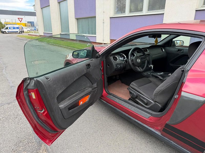 Ford Mustang 3,7i V6 - fotka 8 z 22