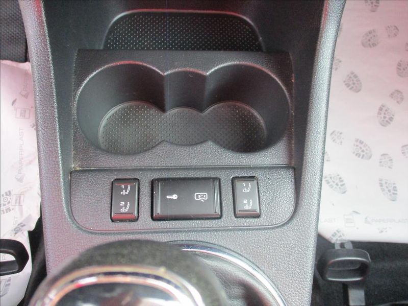 Škoda Fabia 1,4 i 16v, klima,vyhř.sedadla, - fotka 17 z 25