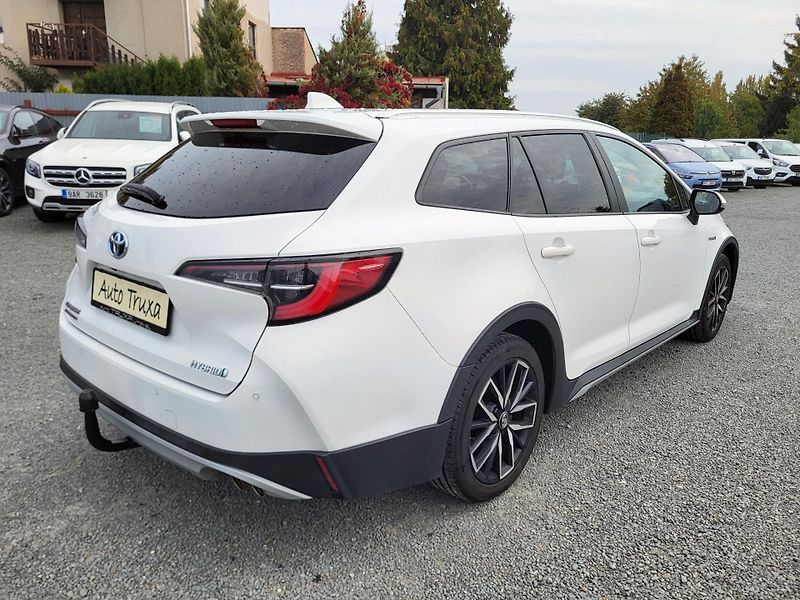 Toyota Corolla 2.0 Hybrid e-CVT 112kW Trek - fotka 4 z 46