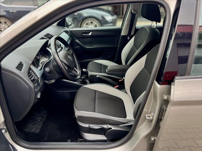 Škoda Fabia 1,0 MPI / KLIMA - fotka 10 z 37