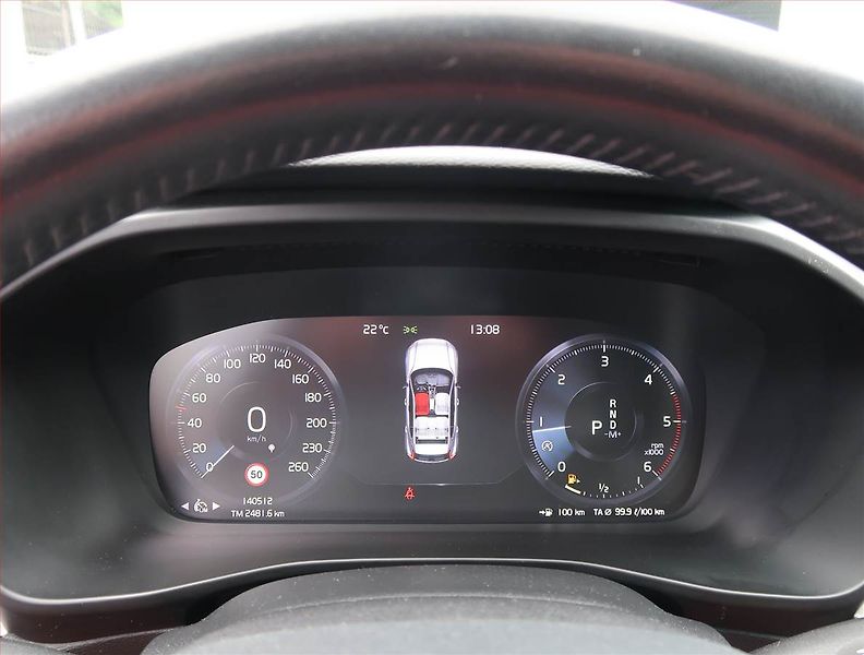 Volvo XC40 (2019) D4 AWD - fotka 11 z 24