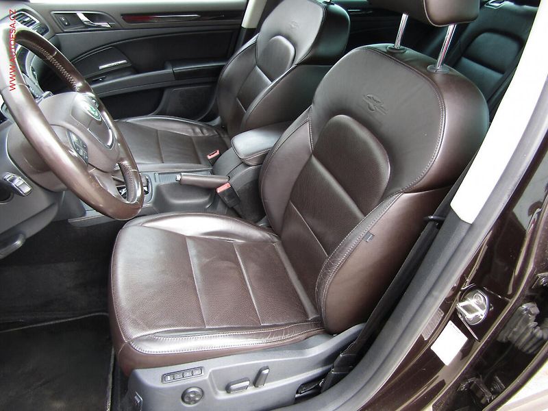 Škoda Superb (2012) 2.0 TDi, ČR, L&K, DSG, STK3 - fotka 9 z 20
