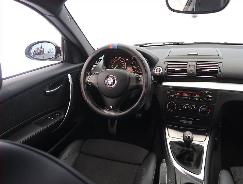 BMW Řada 1 (2008) 116i - fotka 7 z 15