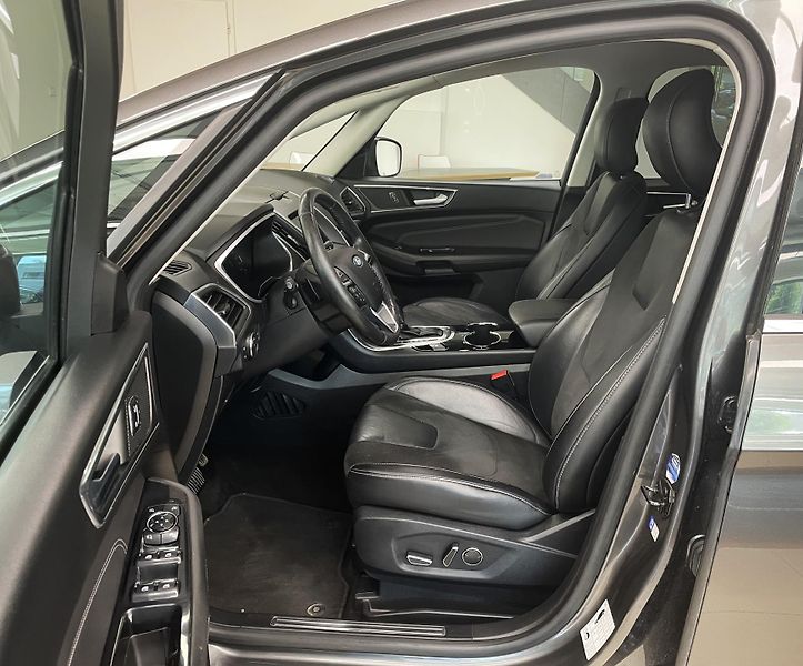 Ford S-MAX Titanium 132kW AT AWD, 7 MÍST - fotka 12 z 34