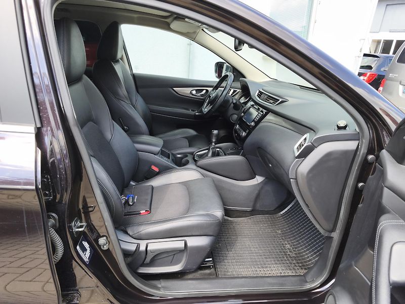 Nissan Qashqai (2017) 1,6 DIG-T 120kW-zadáno! - fotka 13 z 20