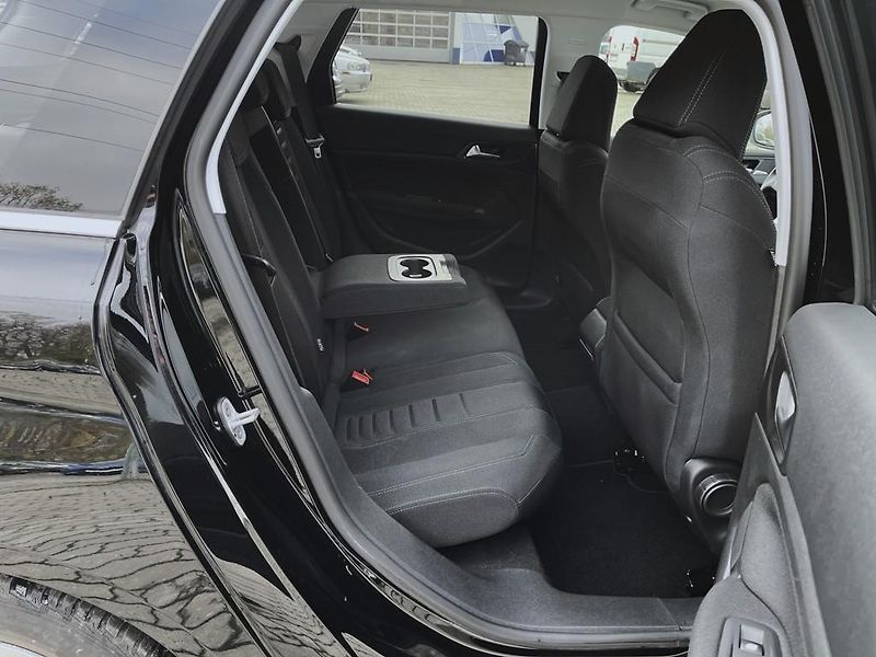 Peugeot 308 2.0 HDI 110 kW navi. serviska - fotka 10 z 26
